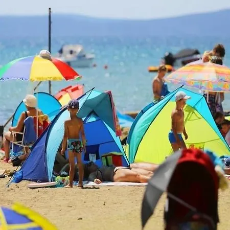 Camping Telepitett Lakokocsi Az Adrian Privlaka (Zadar)