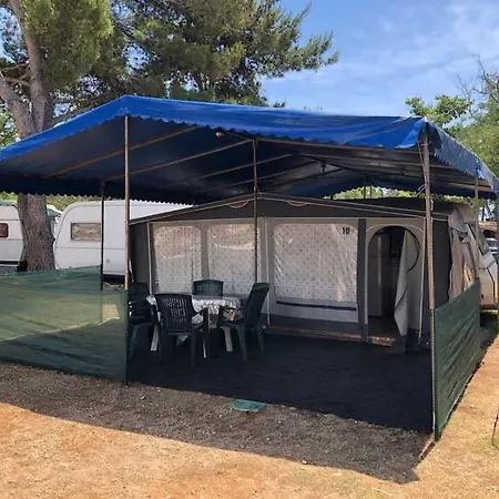 Telepitett Lakokocsi Az Adrian Camping Privlaka (Zadar)