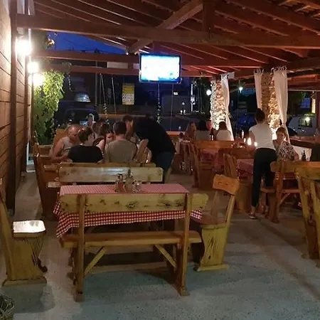 Telepitett Lakokocsi Az Adrian Camping Privlaka (Zadar)
